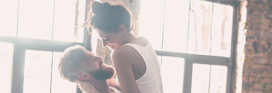11 Secret Signs He’s Into You – Not The Usual Signs